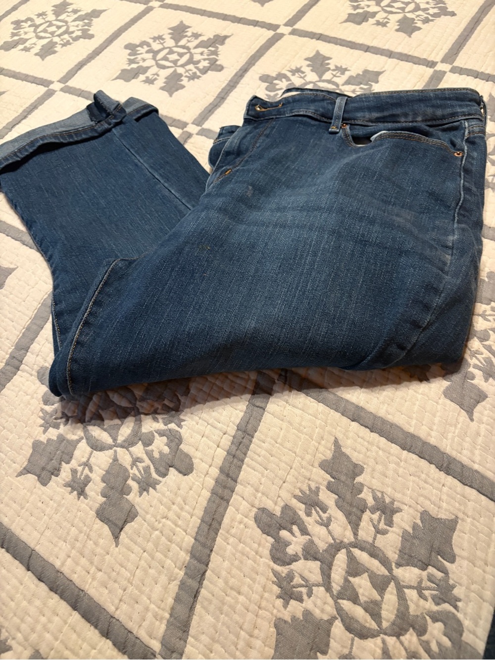 Levi signature plus size capri